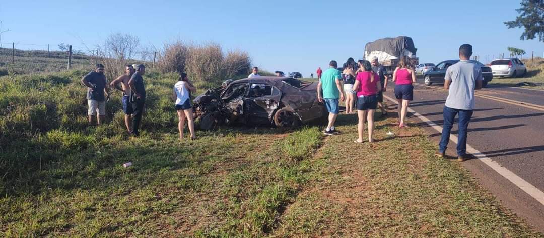 Motorista Morre E Passageira Fica Ferida Ap S Colis O Caminh O Em