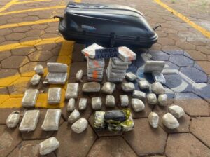 Força Tática localiza veículo roubado na capital com grande quantidade de drogas na Castello Branco
