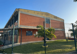 ‘A gente pediu por favor, venha abrir’: moradoras relatam pedido para diretora abrir escola onde menino de 7 anos ficou 5h preso em Piracicaba