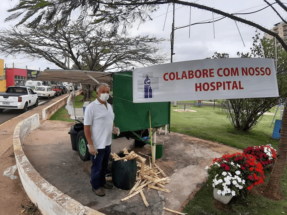 14news.com.br-morador-vende-caldo-de-cana-para-ajudar-hospital-image