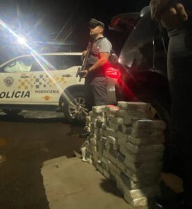 Polícia apreende quase 80 quilos de cocaína da SP-270Polícia apreende quase 80 quilos de cocaína da SP-270