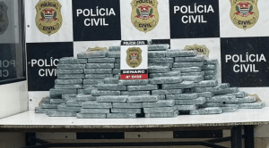 Dupla é presa após polícia encontrar 200 tijolos de cocaína em galpão de Araçariguama