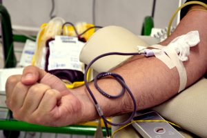 Com estoque baixo, Hemocentro do HCFMB precisa de doações de sangue