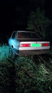 Em São Manuel: Veículo roubado é encontrado em meio a um matagal