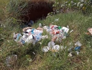 São Manuel: homem é flagrado descartando lixo irregularmente em área rural