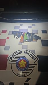 Polícia Militar prende homem por violência doméstica, danos e porte ilegal de arma de fogo em Pratânia
