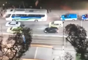 RJ: Bandidos tentam assaltar ônibus com 28 policiais militares dentro