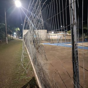 São Manuel: Centro de Operações Integradas flagra adolescentes quebrando alambrado do poliesportivo e são detidos por equipes da GCM 
