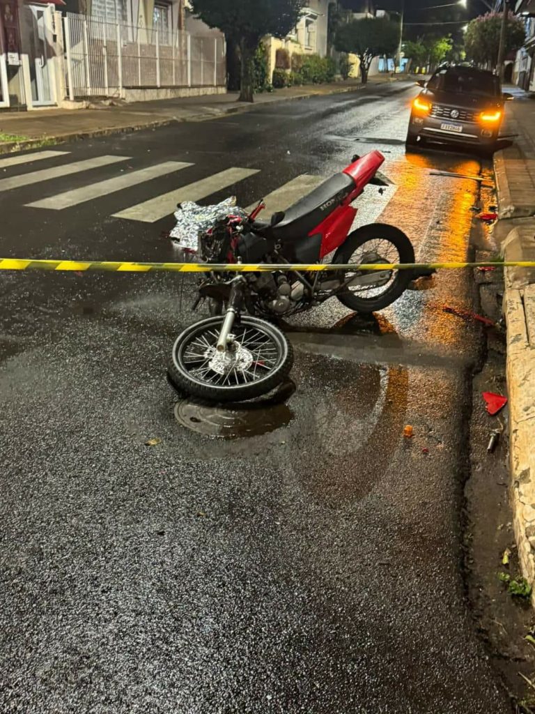 Motociclista morre em acidente envolvendo carro e moto no centro de Jaú