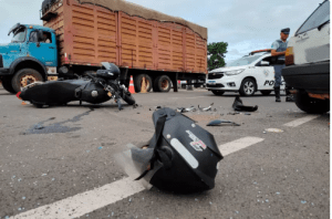 Mulher morre após acidente entre moto e carro em Bauru