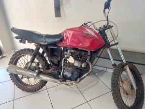 Moto com adulteração em sinais identificadores é apreendida pela GCM