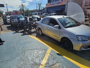 Sistema Muralha Virtual identifica veículo envolvido em sequestro no Paraná; GCM de Botucatu detém quatro suspeitos