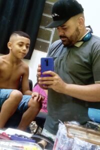 Pai e filho mortos em capotamento são velados juntos em São Manuel