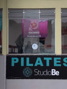 Sede do PT de Botucatu é Alvo de Depredação Durante a Madrugada