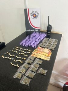 Homens são presos por tráfico de drogas no Santa Mônica