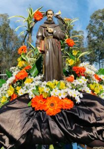 Sucesso de público marca festa em louvor a São Francisco de Assis no bairro Água do Félix, em Conchas
