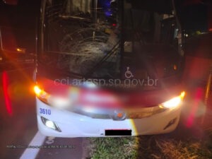Pedestre morre atropelado por ônibus na SP-209, em Botucatu