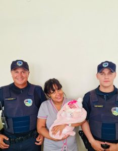 GCM de Botucatu auxilia gestante em trabalho de parto até a Maternidade da Unesp