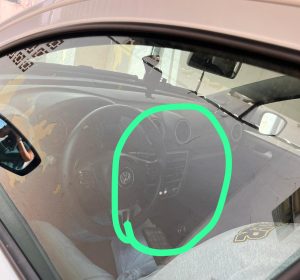 Moradora alerta para riscos durante serviço de roçagem em São Manuel; problema é recorrente na cidade