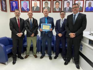 Câmara de Botucatu homenageia delegado seccional Dr. Lourenço Talamonte Netto