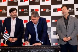 PREFEITO OSMIR FELIX ASSINA CONVÊNIO PARA CONSTRUÇÃO DE MORADIAS EM PARCERIA COM O GOVERNO DE SP