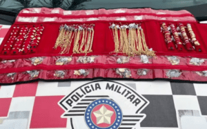 Dupla armada faz família refém e rouba cerca de R$ 500 mil em joias no interior de SP