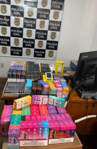 Polícia Civil apreende mais de 250 cigarros eletrônicos e prende homem em flagrante em Botucatu