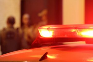 Jovem é preso por homicídio após espancar vítima em praça