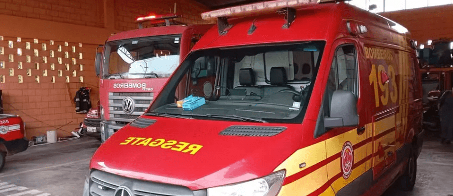 Corpo de homem é encontrado parcialmente carbonizado em buraco com pneus no interior de SP
