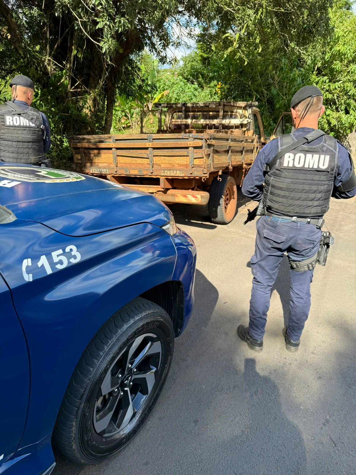 Perseguição por ruas de Rubião Júnior termina com prisão de suspeito em caminhonete furtada em Avaré
