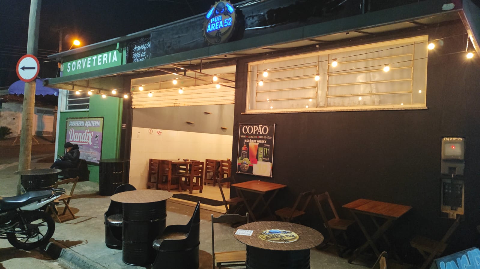 O Pub Area 52, referência em Rubião Júnior, está atendendo em um novo endereço em Botucatu.
