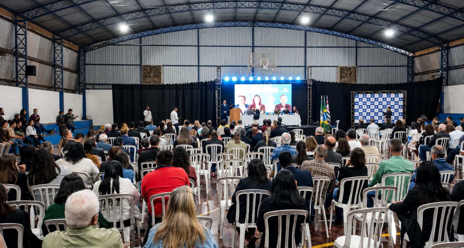 Encontro político em São Manuel reúne os deputados federais Maurício Neves e Guilherme Derrite