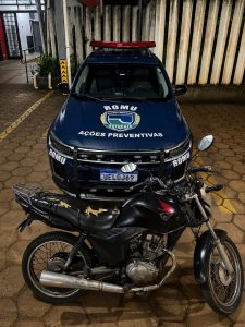 ROMU apreende motocicleta com sinais identificadores adulterados em Rubião Júnior