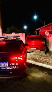 MOTORISTA É PRESO POR EMBRIAGUEZ AO VOLANTE APÓS COLIDIR CONTRA MURO DE RESIDÊNCIA EM BOTUCATU