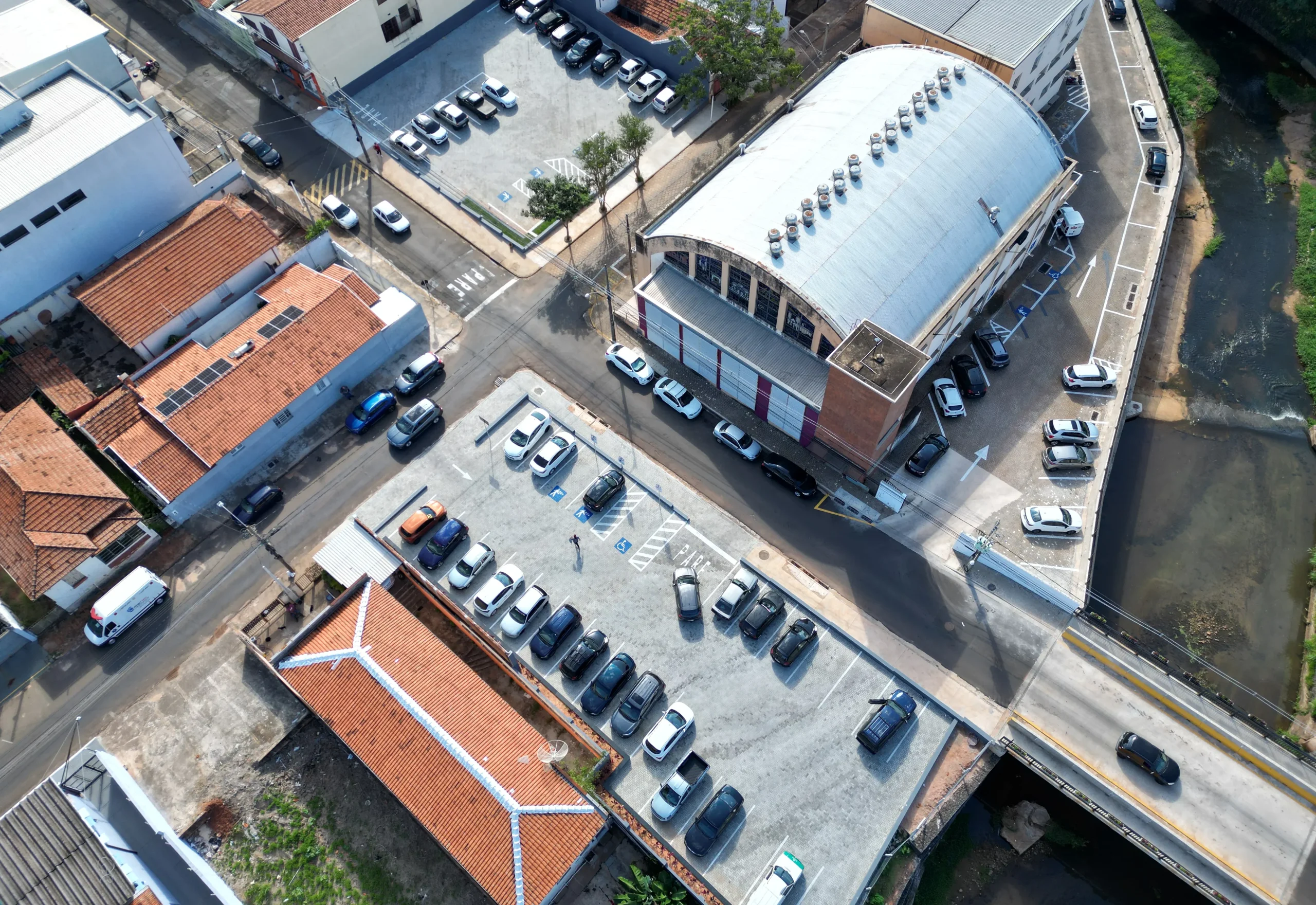 Centro ganha 77 novas vagas de estacionamento para melhorar a mobilidade e fortalecer o comércio