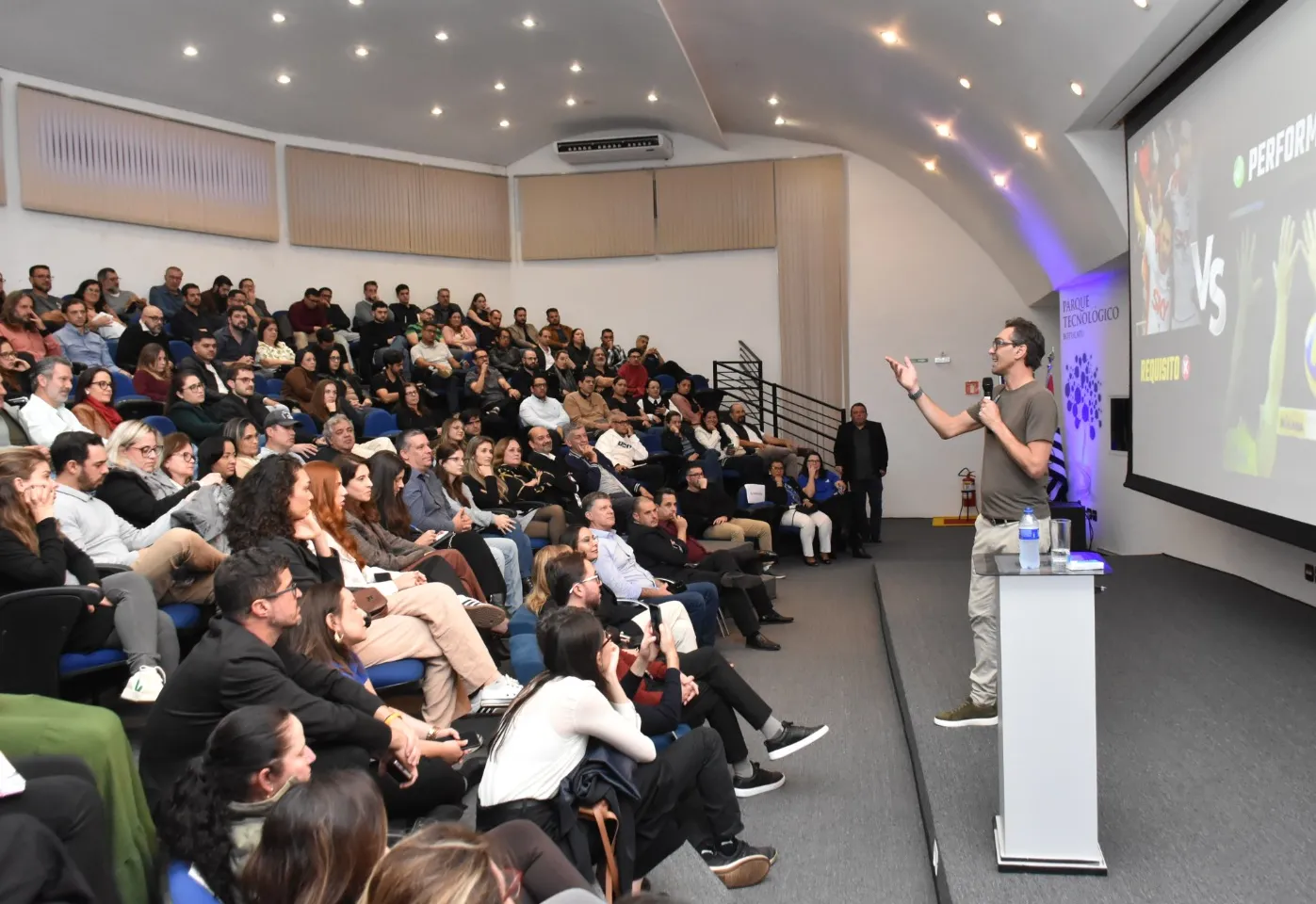 Com palestra de Giba, Prefeitura e Sebrae-SP dão início ao Programa Botucatu Empreendedora