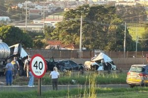 Engavetamento com 10 veículos deixa feridos em Jaú