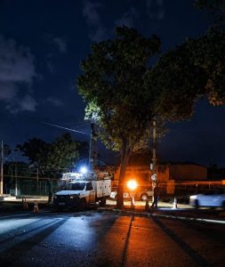 Defesa Civil e CPFL restabelecem energia após ventos danificarem rede elétrica em São Manuel