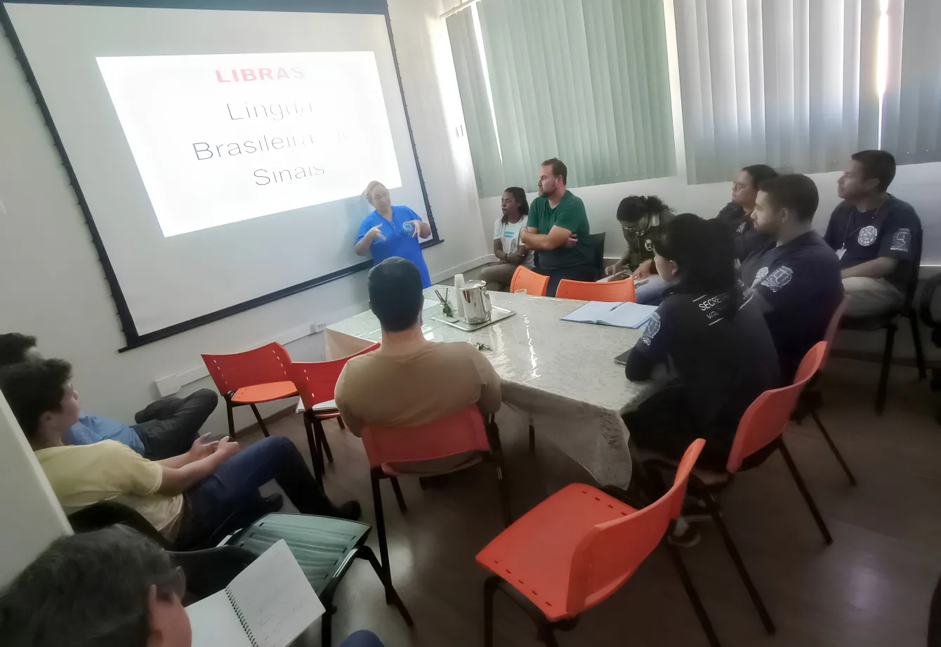 Vigilância Ambiental em Saúde promove capacitação em Libras para ampliar atendimento inclusivo à população
