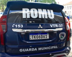 Mulher procurada por extorsão é presa pela ROMU durante patrulhamento em Botucatu