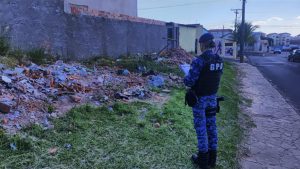 Descarte irregular de resíduos gera multa de R$ 600 em Botucatu