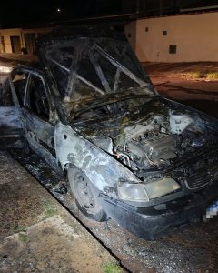 Homem é preso após atear fogo em veículo e ameaçar esposa em São Manuel