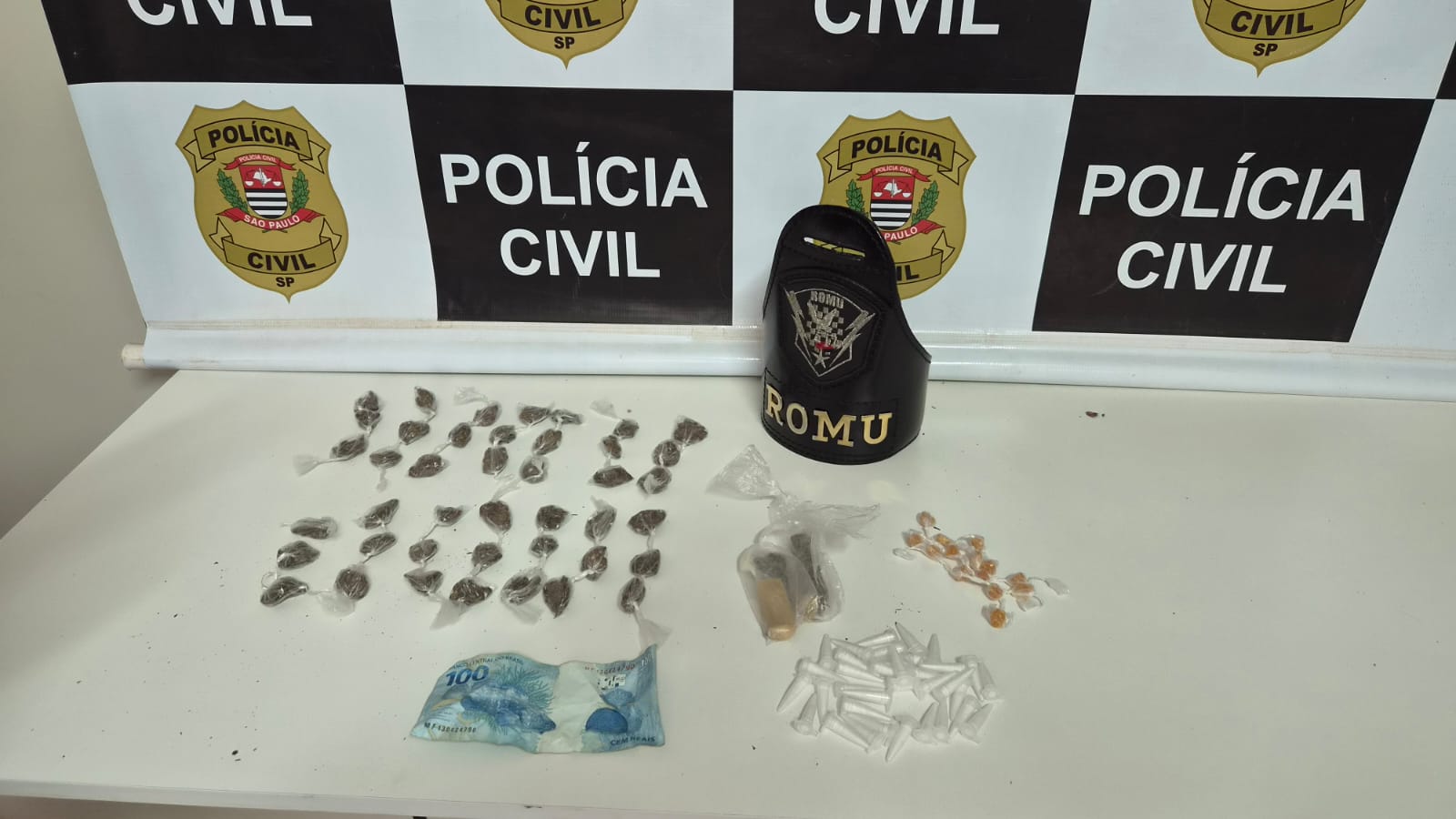 Operação da Polícia Civil apreende cocaína, crack, maconha e materiais para embalar drogas em Botucatu