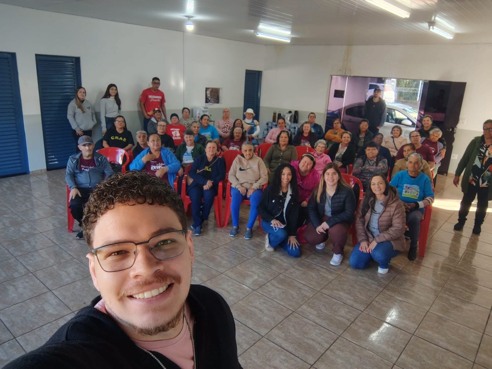 CRAS promove atividade socioeducativa sobre prevenção de quedas com o Grupo Melhor Idade