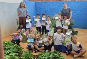Plantar também é educar: hortas escolares aproximam crianças da alimentação saudável em Botucatu