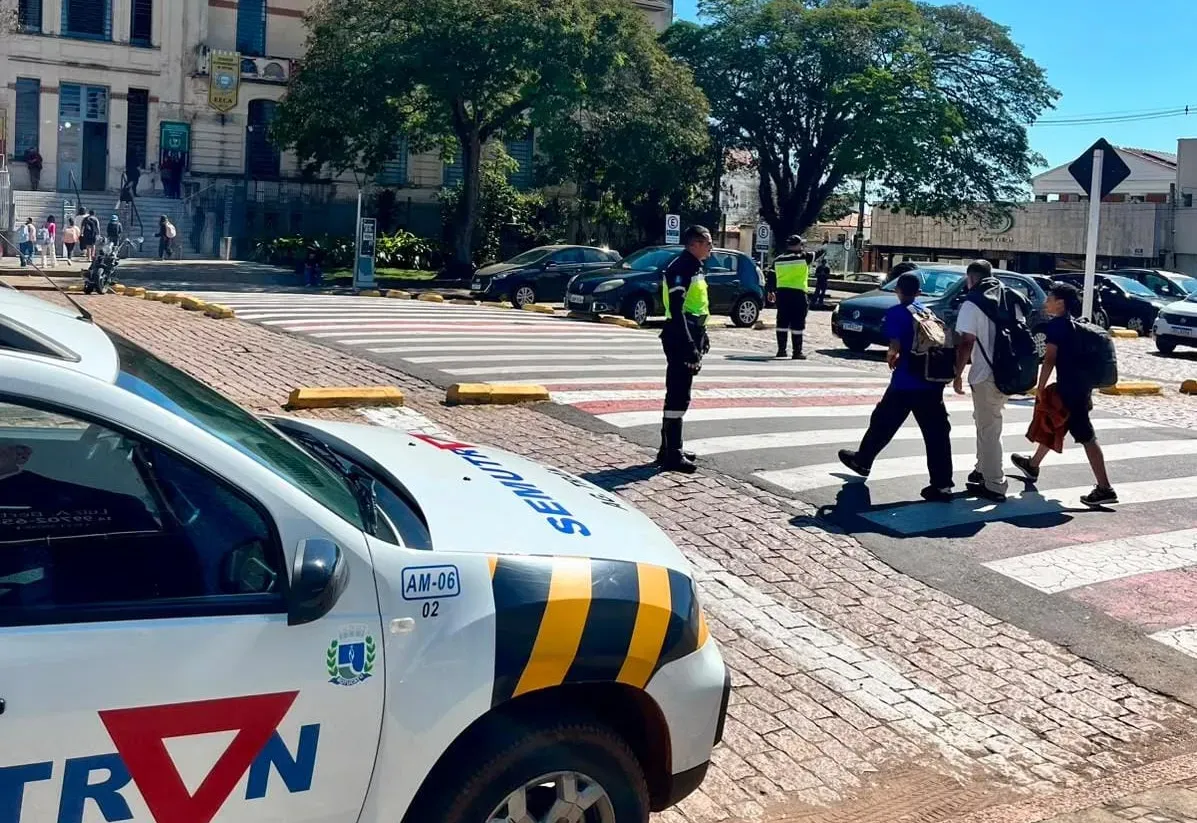 Trânsito no entorno das escolas exige atenção redobrada dos motoristas