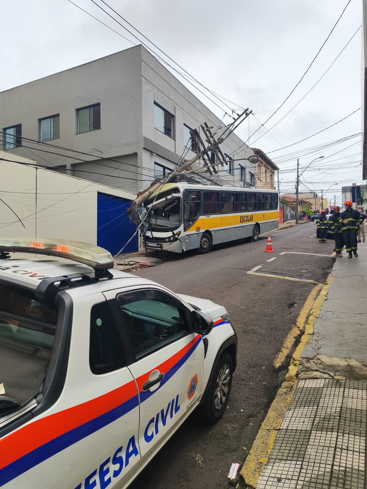 APAE e empresa de transporte escolar se manifestam após acidente em Botucatu