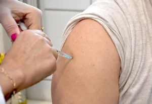 Pneumo 20: vacinação está liberada para idosos acima de 85 anos em Botucatu