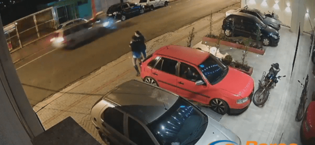 14news.com.br-motociclista-e-atingido-por-carro-no-centro-de-botucatu-screenshot-20230226-150358-173