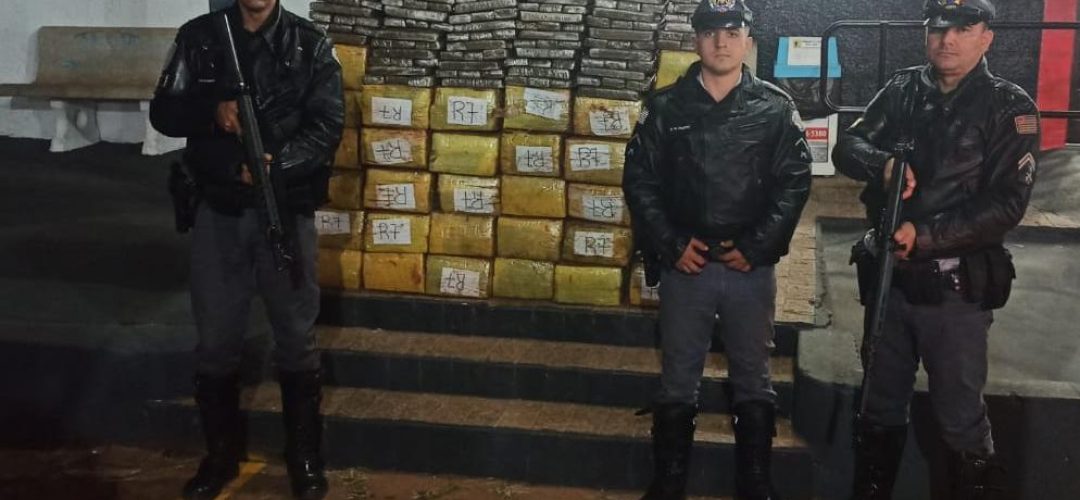 14news.com.br-motorista-que-fugiu-da-policia-abandona-carro-com-902-quilos-de-maconha-pmr-060622